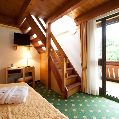 Centro Pineta Family Hotel & Wellness Pinzolo Exterior photo
